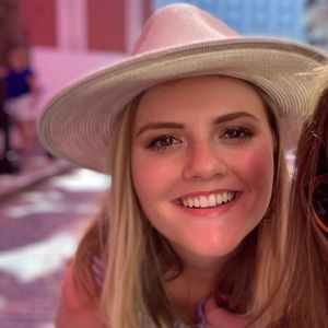 Meet your Posher, Caitlin